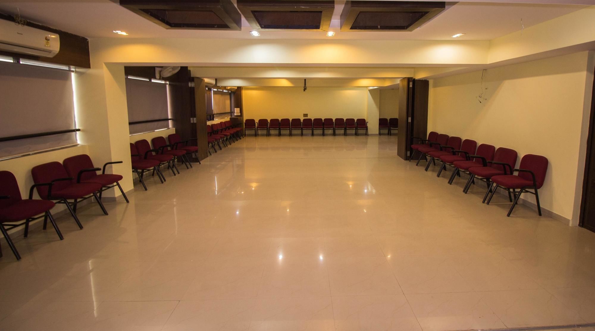 Hotel O Bridge Ahmedabad Exterior photo
